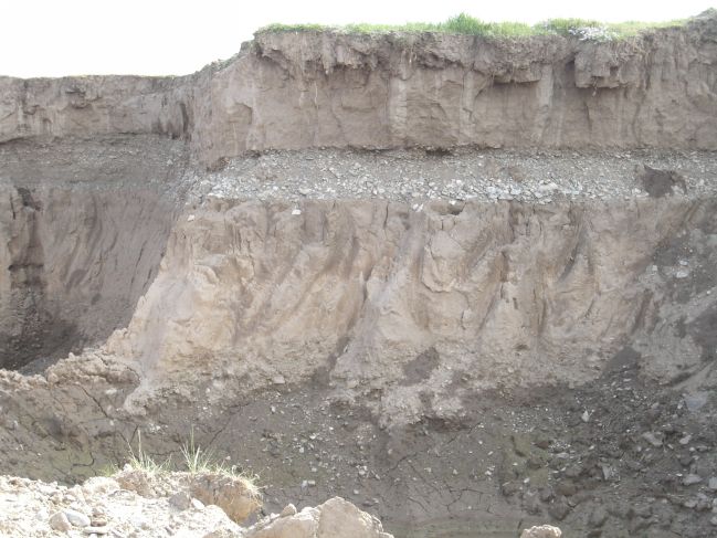  2006:09:02 04:01:19   Porter Outcrop - S side of Lake 07 Beach Gravels.jpg